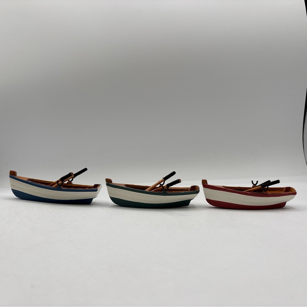 Department 56 1998 Vintage Village Accessories Wooden Rowboats Set Of 3 56.52797